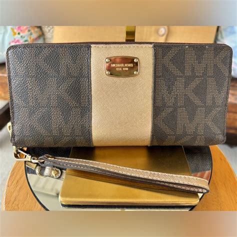 MICHAEL Michael Kors Center Stripe Travel Continental Wallet